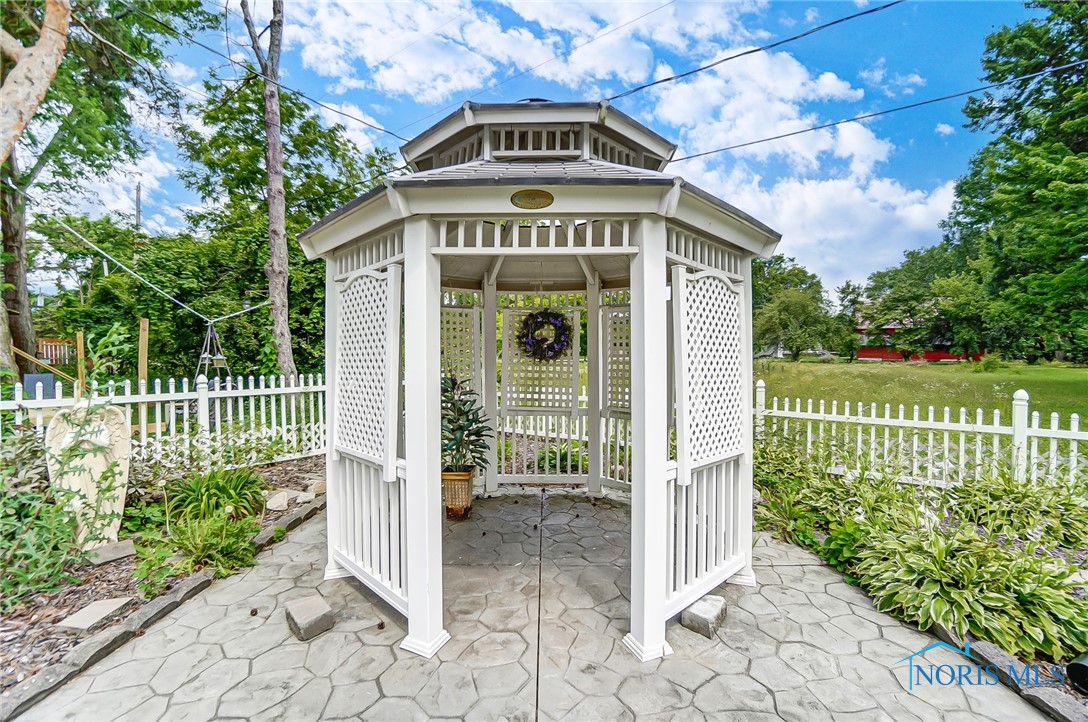 6444 Antoinette Lane