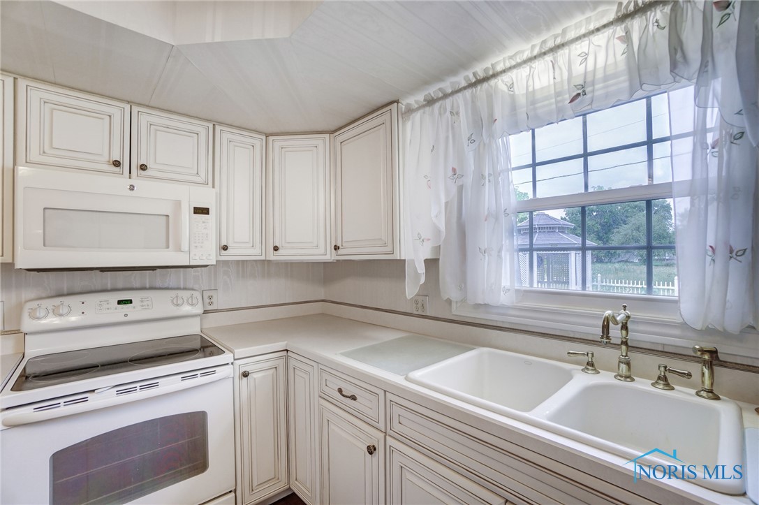 6444 Antoinette Lane