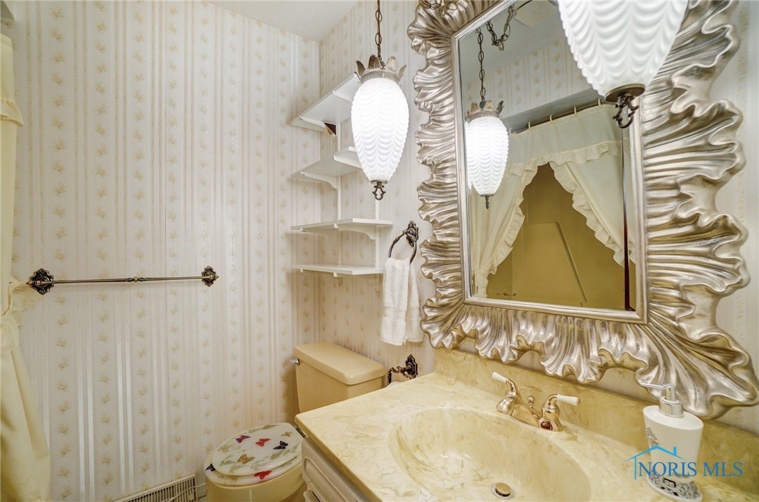 6444 Antoinette Lane