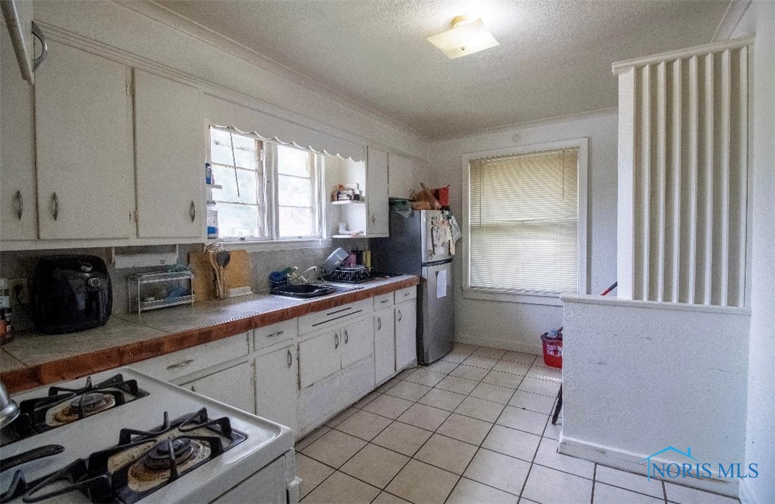 1335 W Sylvania Avenue