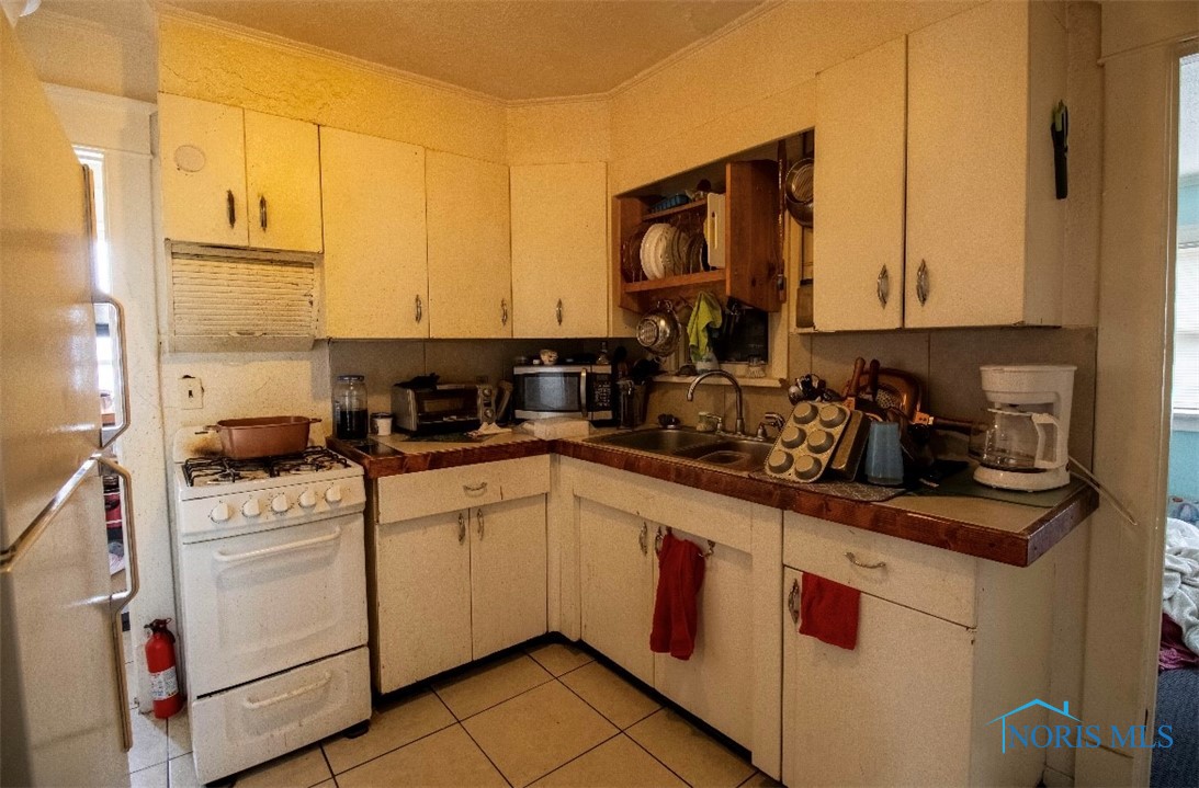 1335 W Sylvania Avenue