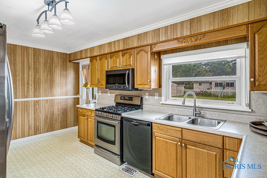 1144 Metcalf Road