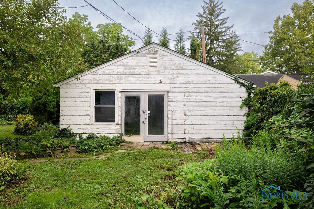 227 E Broadway Street