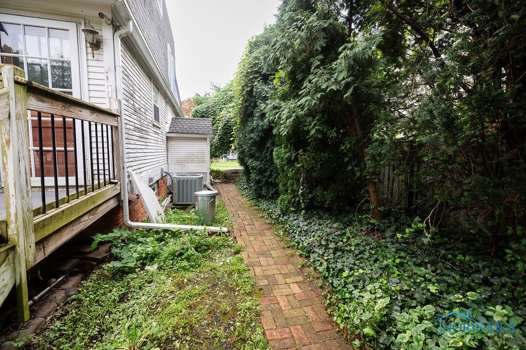 227 E Broadway Street