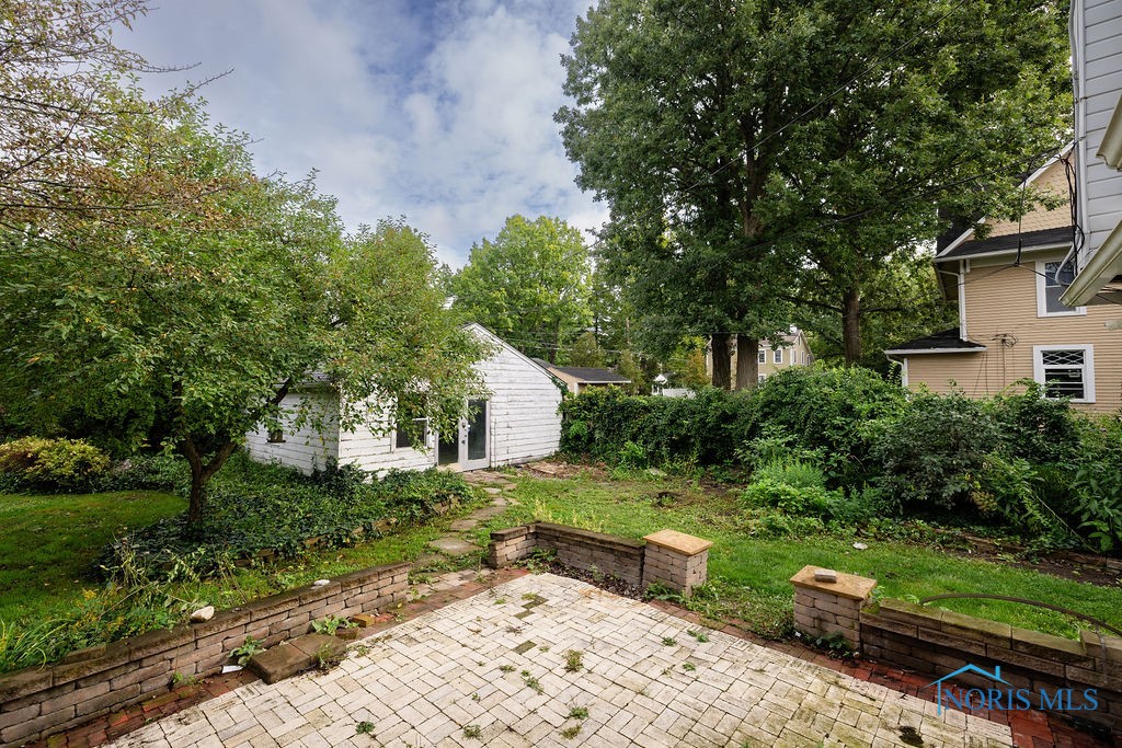 227 E Broadway Street