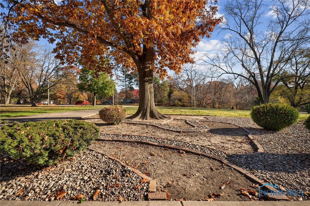 1914 Green Valley Drive