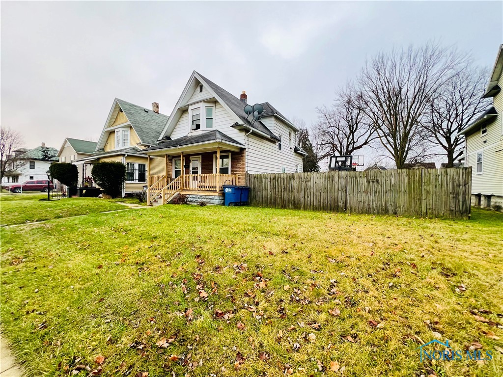 945 Woodland Avenue