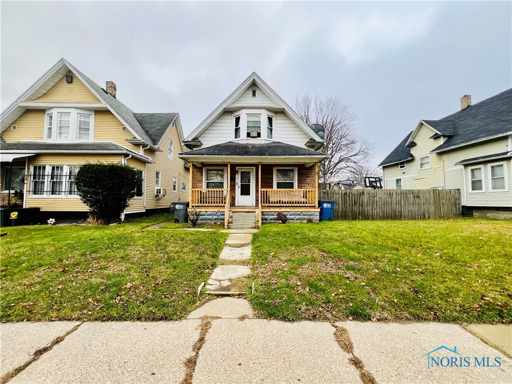 945 Woodland Avenue