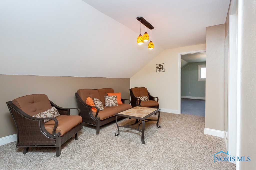 6044 Indian Trail