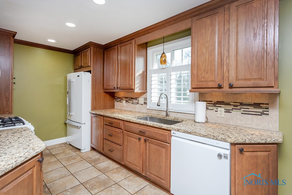 6044 Indian Trail