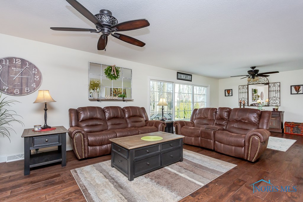 6044 Indian Trail