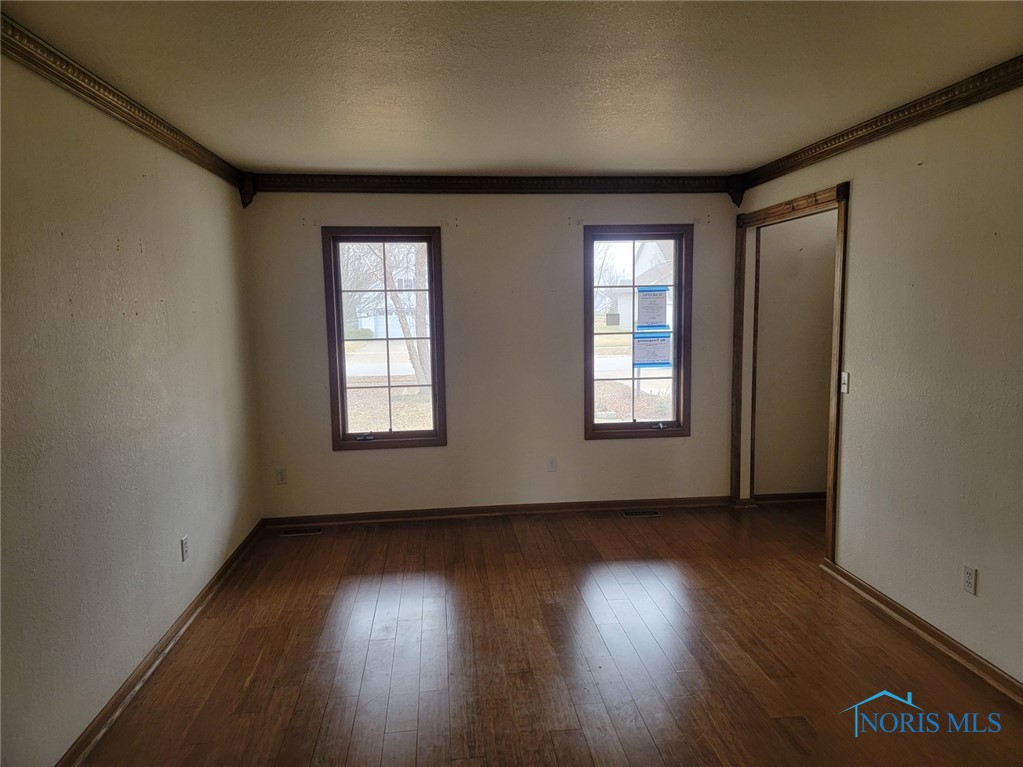 1401 Logan Lane