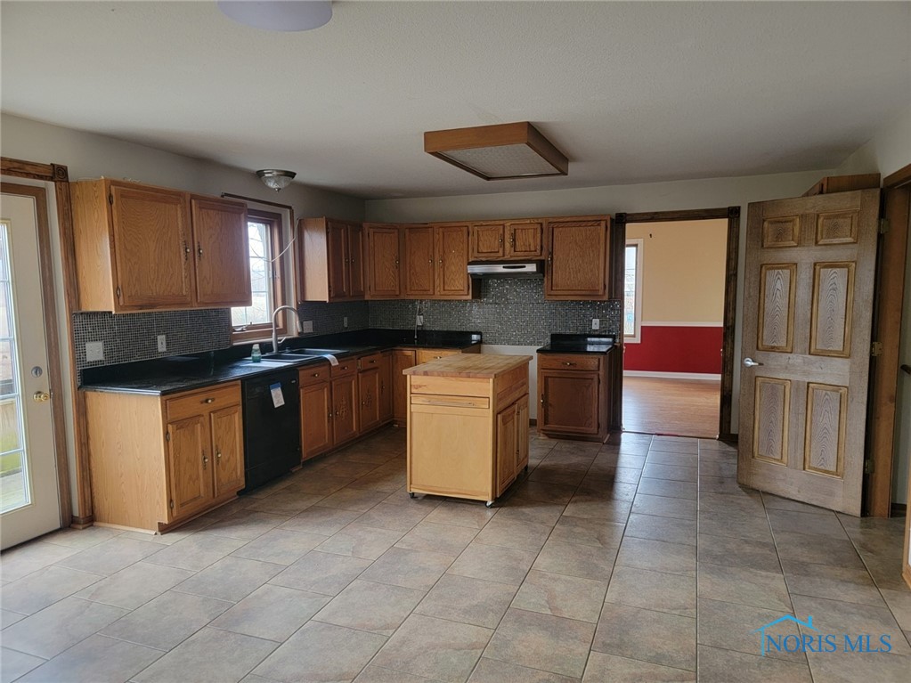 1401 Logan Lane