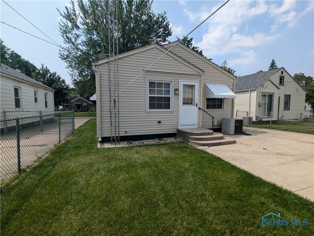 22 W Poinsetta Avenue