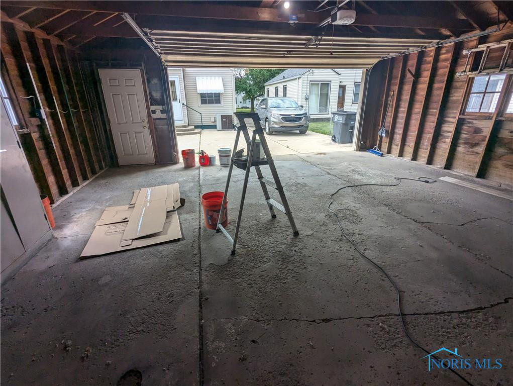 22 W Poinsetta Avenue