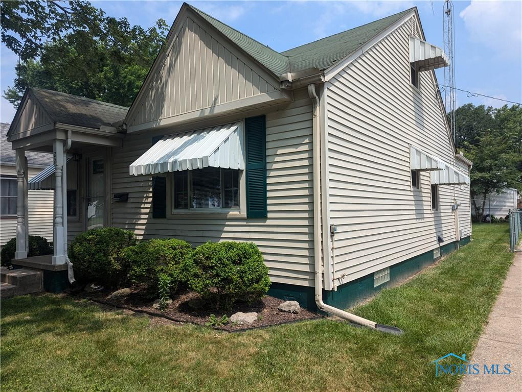 22 W Poinsetta Avenue