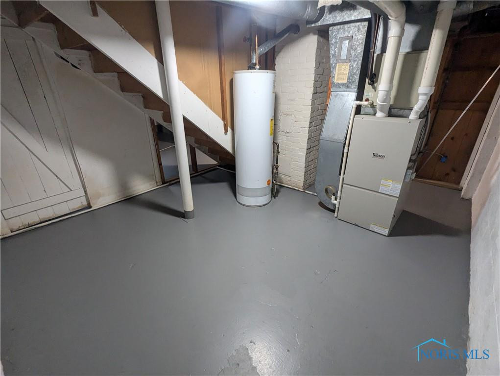 22 W Poinsetta Avenue