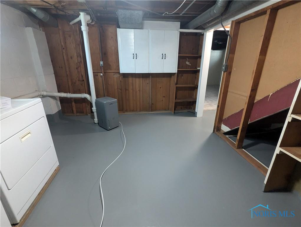 22 W Poinsetta Avenue