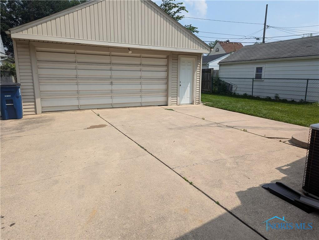 22 W Poinsetta Avenue