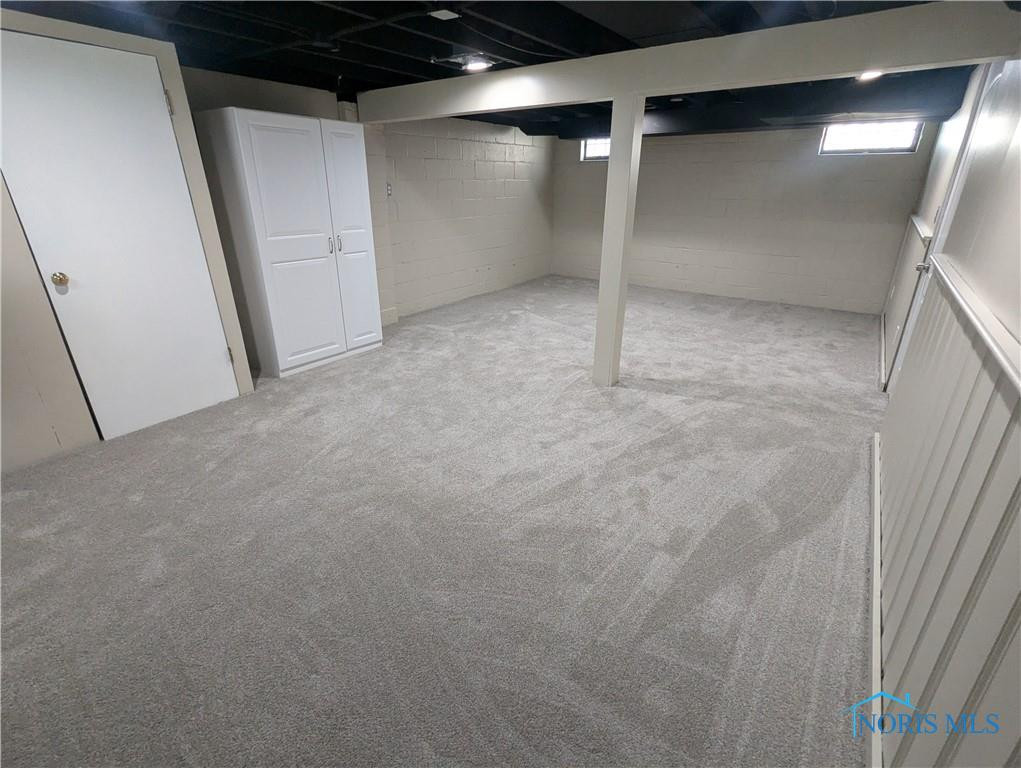 22 W Poinsetta Avenue