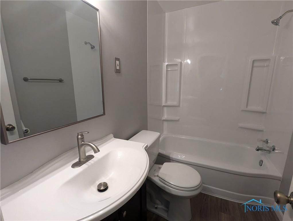 22 W Poinsetta Avenue