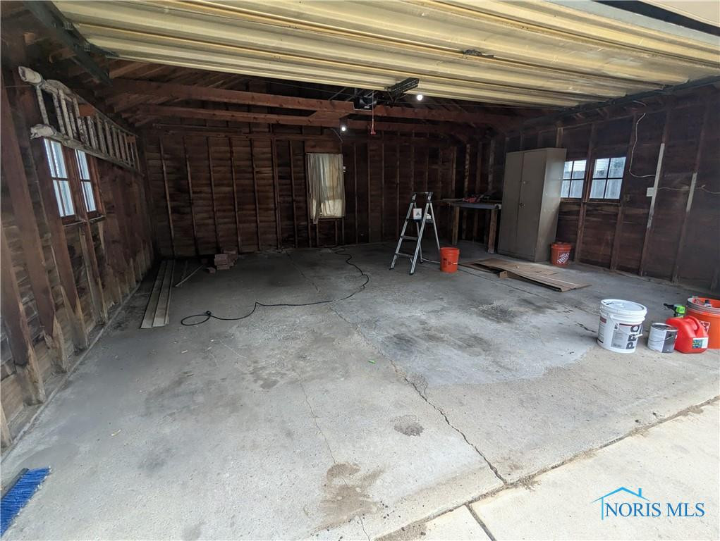 22 W Poinsetta Avenue