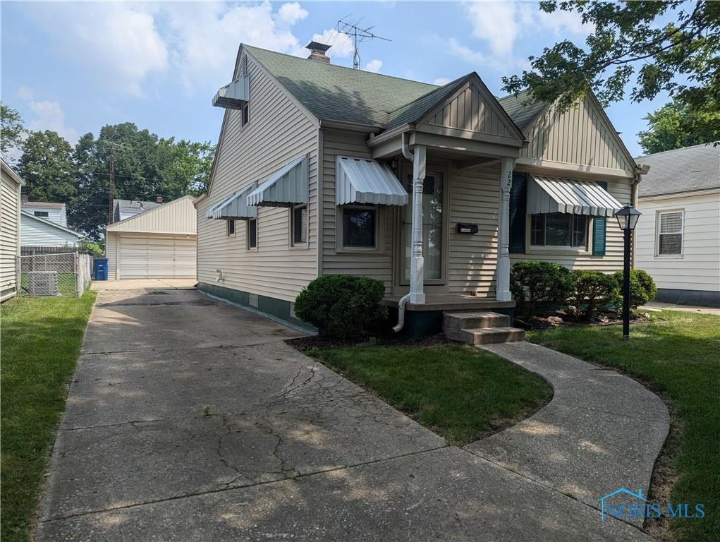 22 W Poinsetta Avenue