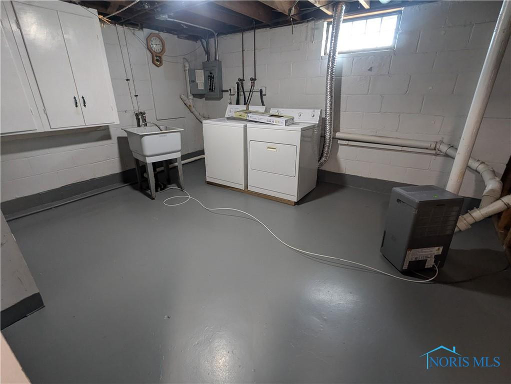 22 W Poinsetta Avenue