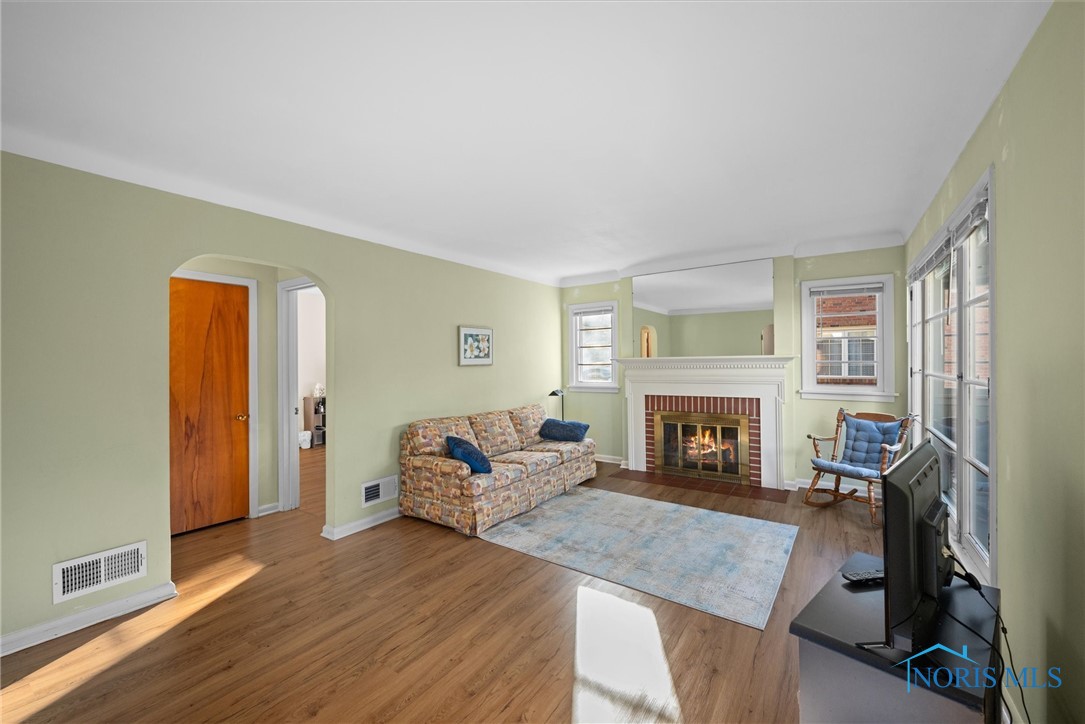 2321 Castlewood Drive