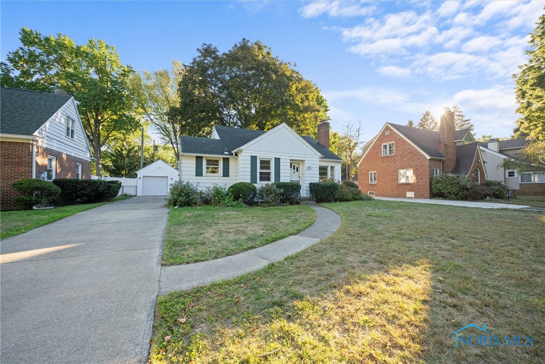 2321 Castlewood Drive