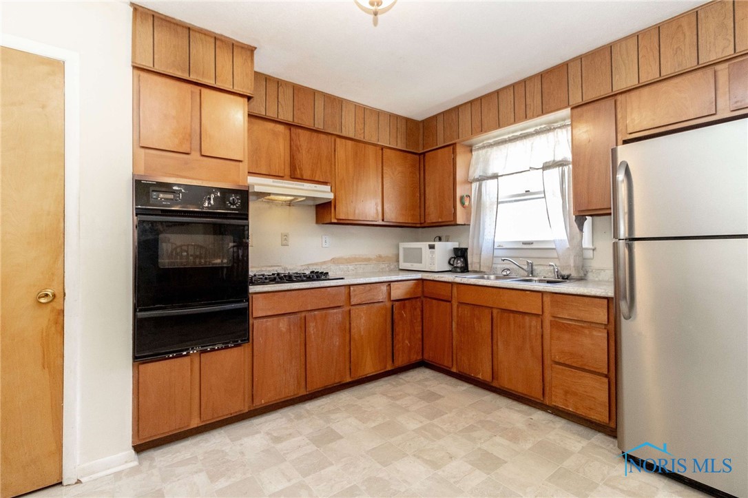 5564 Bannockburn Drive