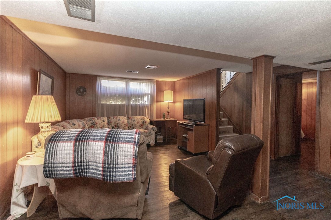 5564 Bannockburn Drive