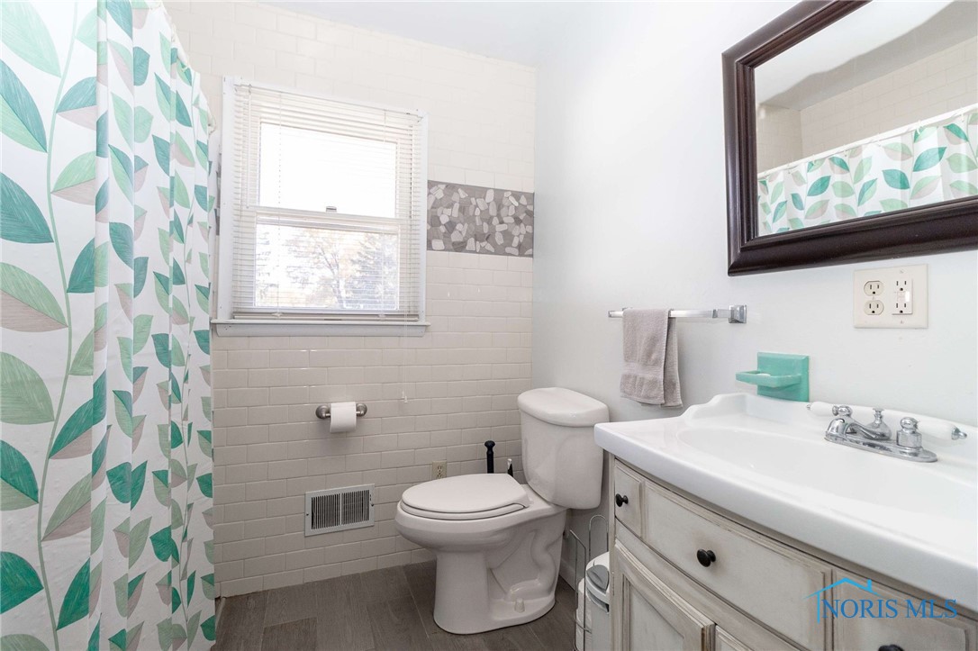 5564 Bannockburn Drive