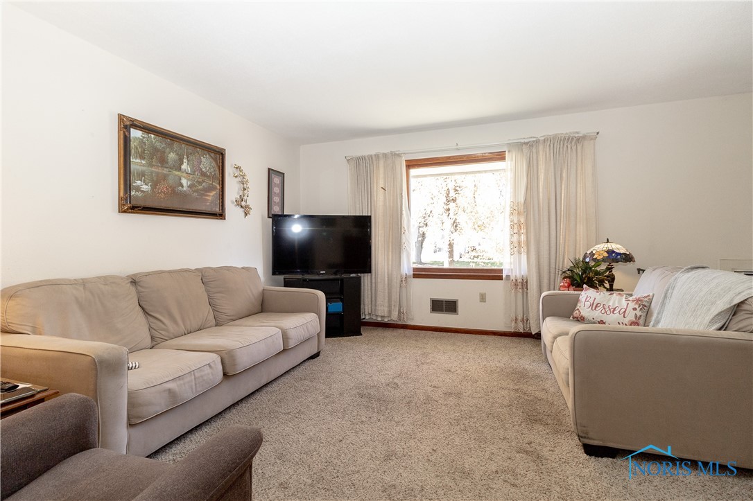 5564 Bannockburn Drive