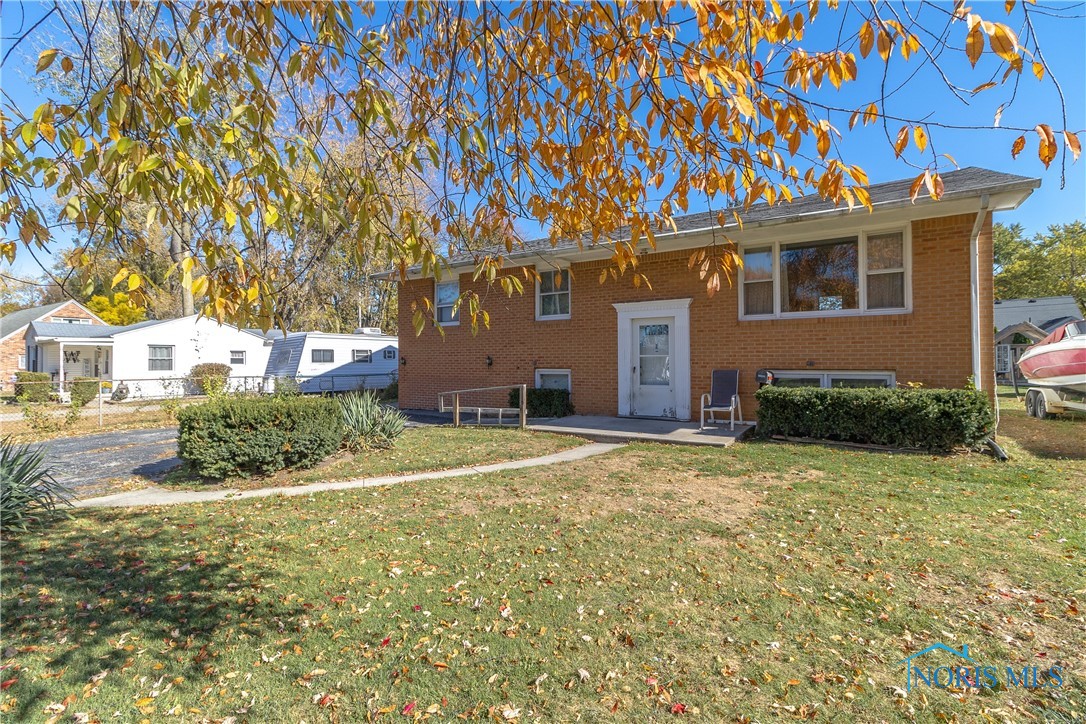 5564 Bannockburn Drive