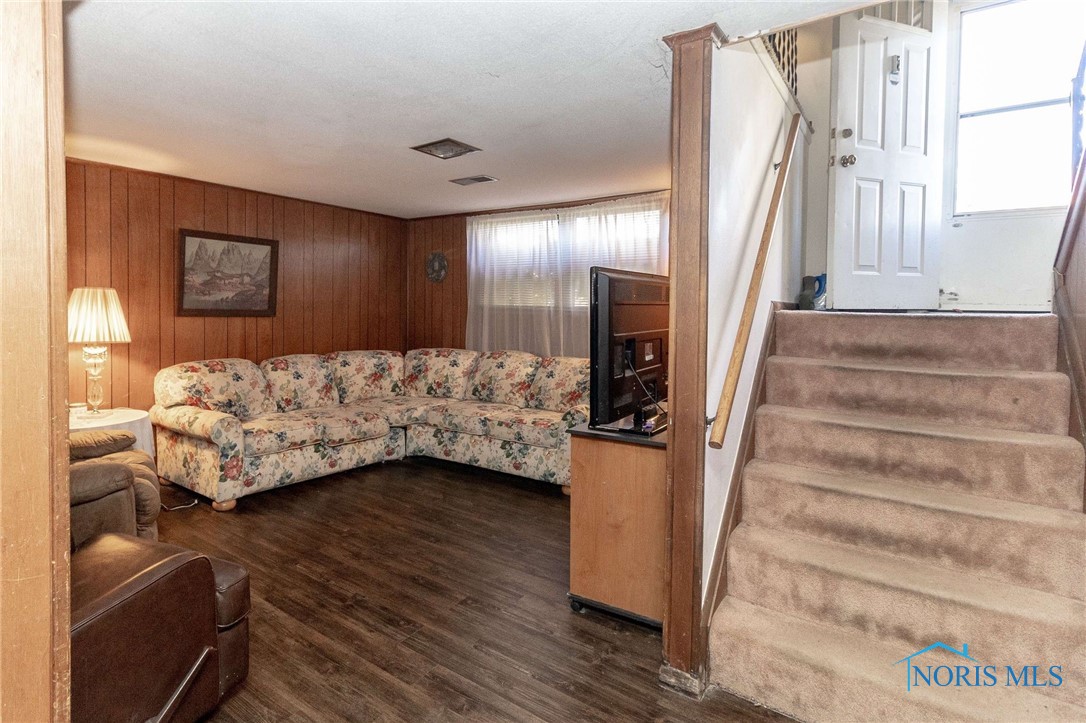 5564 Bannockburn Drive