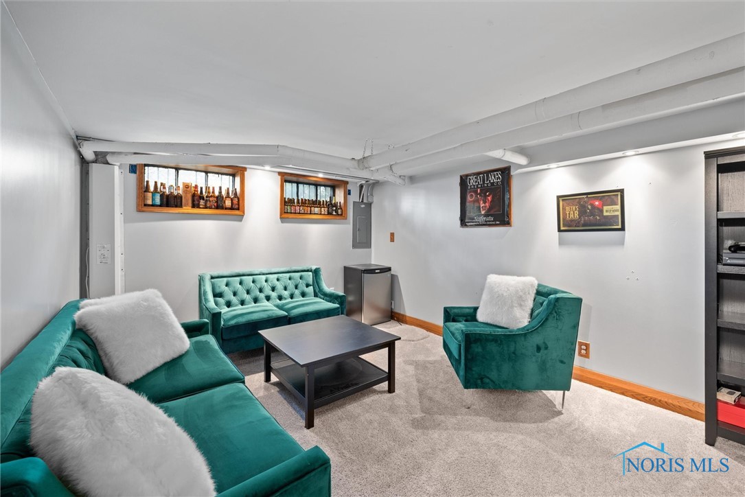 318 E 7th Street
