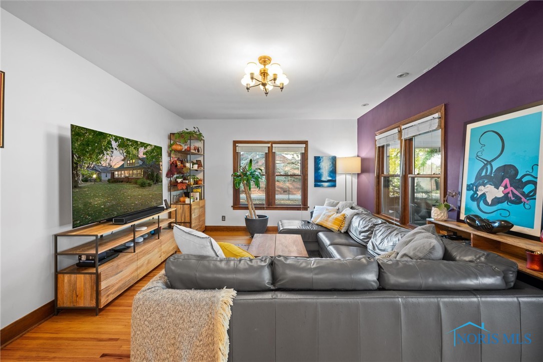 318 E 7th Street