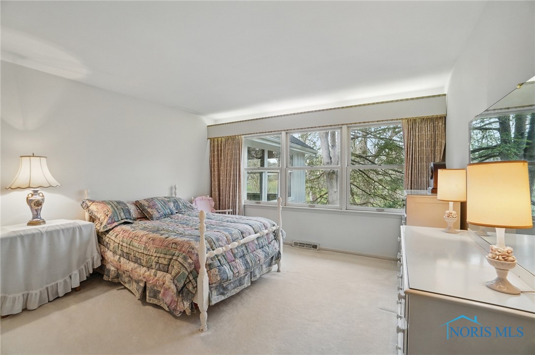 2124 Bridlewood Drive