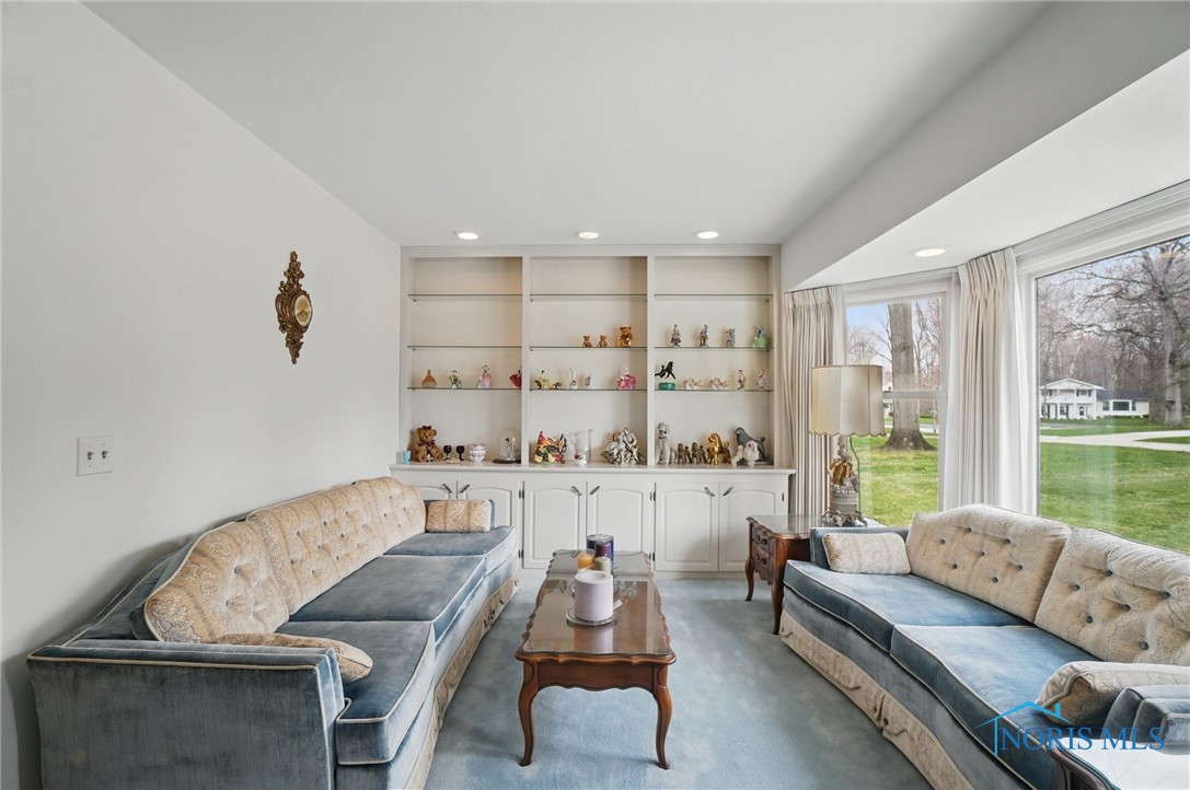 2124 Bridlewood Drive