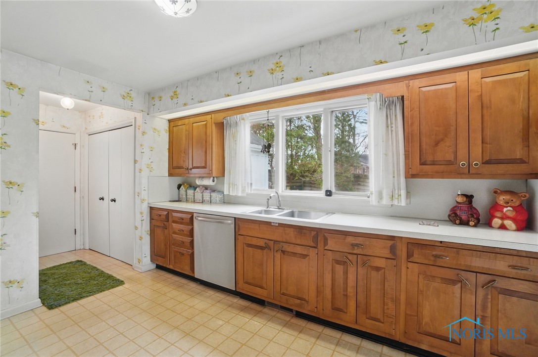 2124 Bridlewood Drive