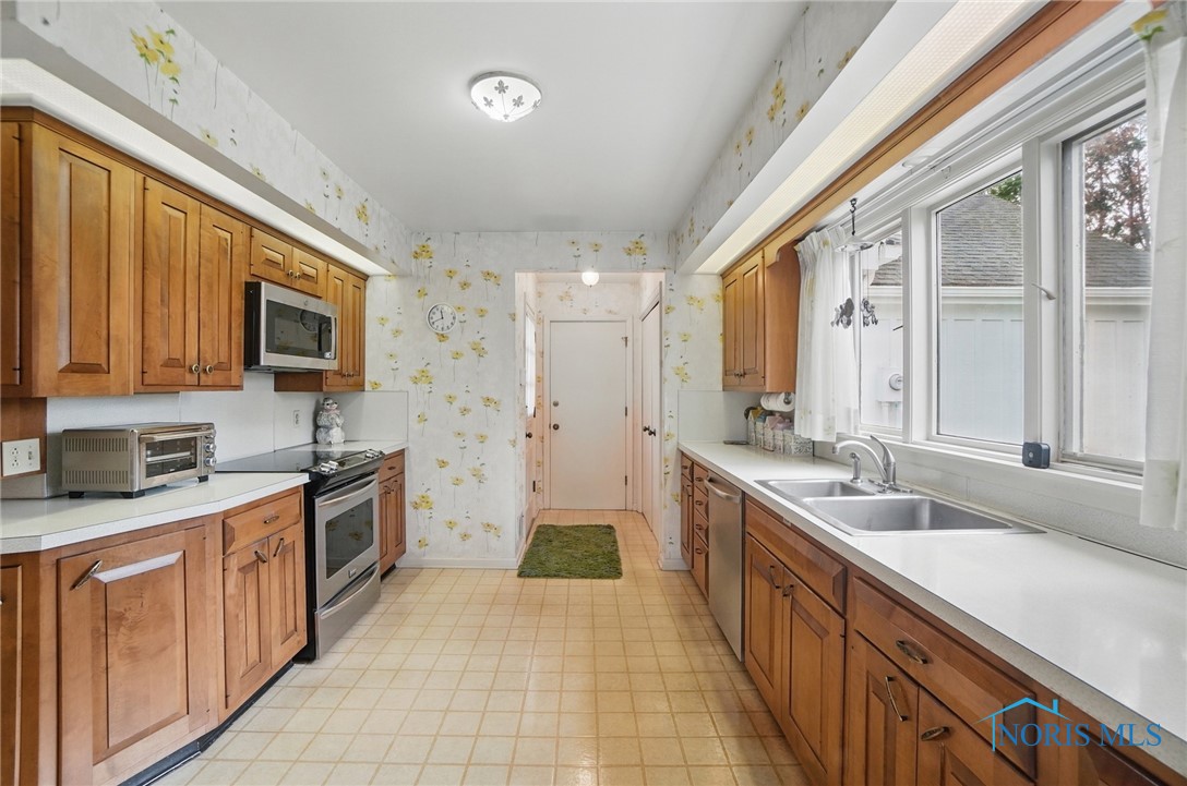 2124 Bridlewood Drive