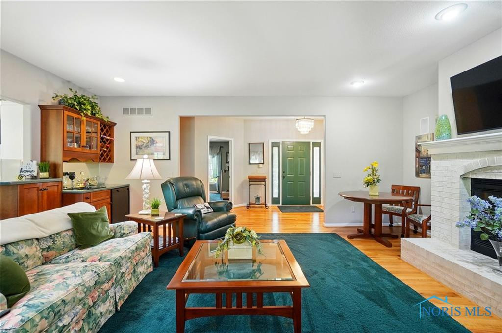 3145 Shoreland Avenue