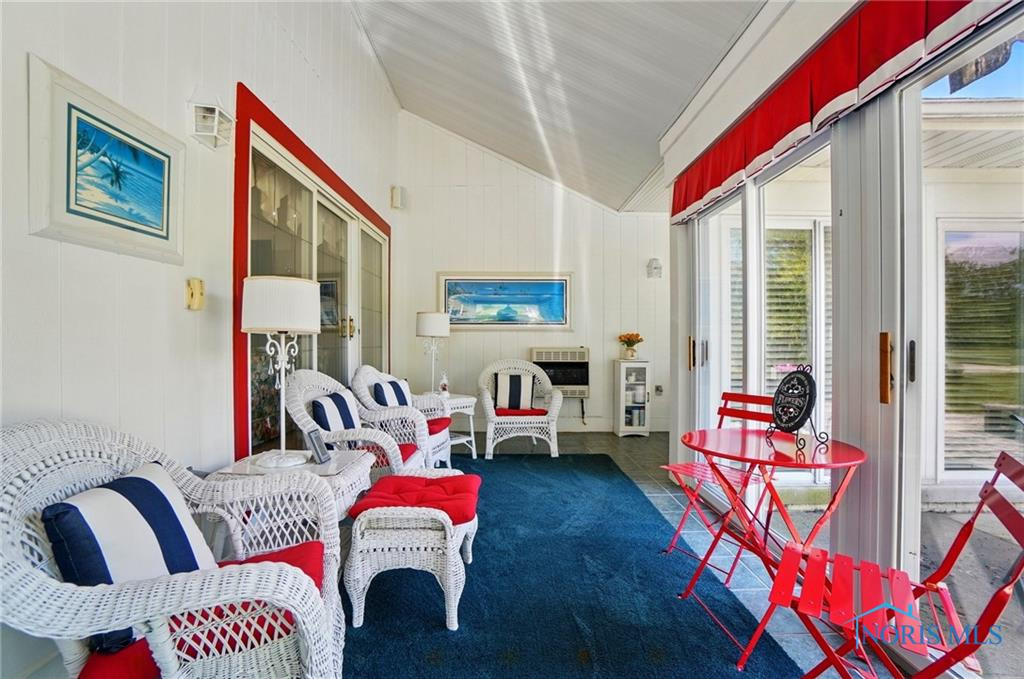 3145 Shoreland Avenue