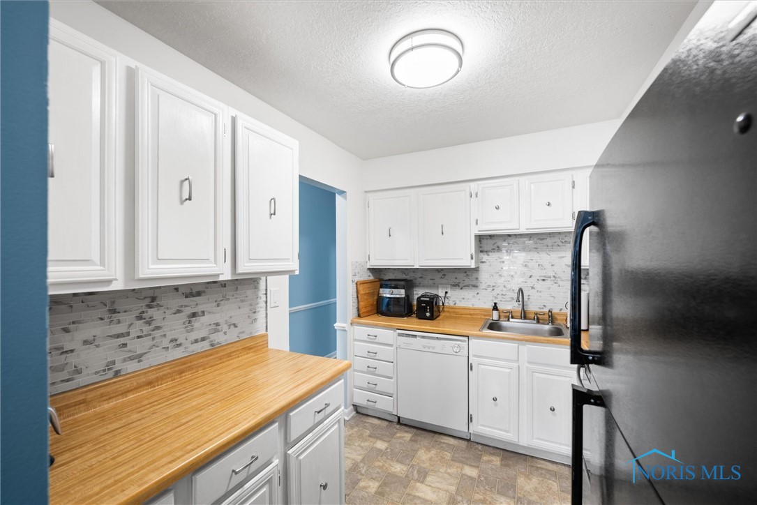 2571 W Village Drive 2571