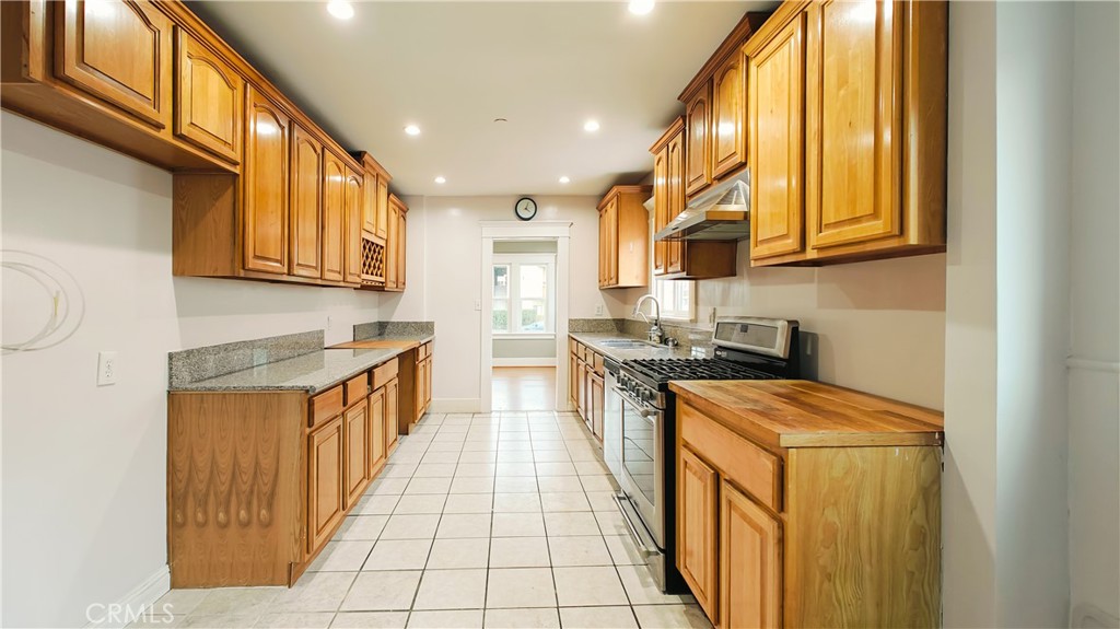 1009 S Marengo Avenue