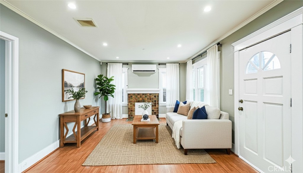 1009 S Marengo Avenue