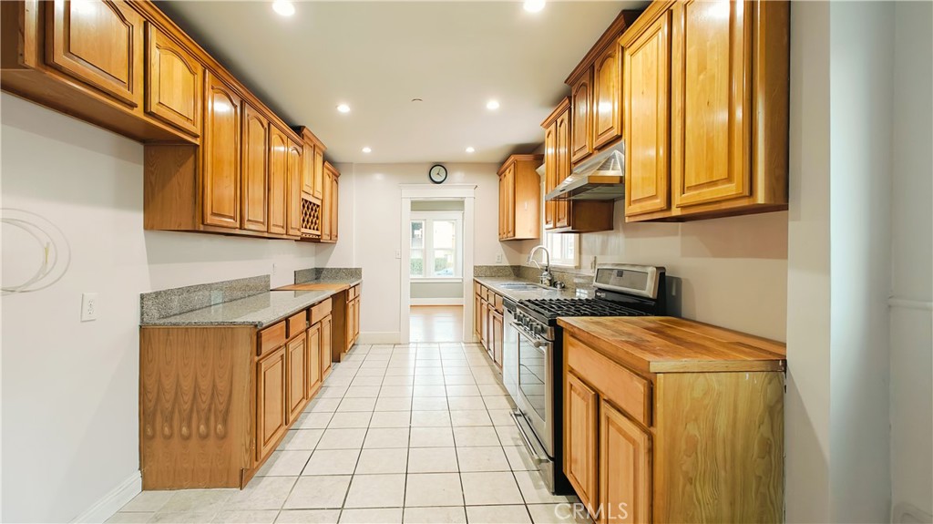 1009 S Marengo Avenue