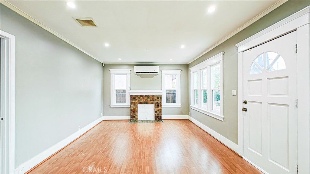 1009 S Marengo Avenue