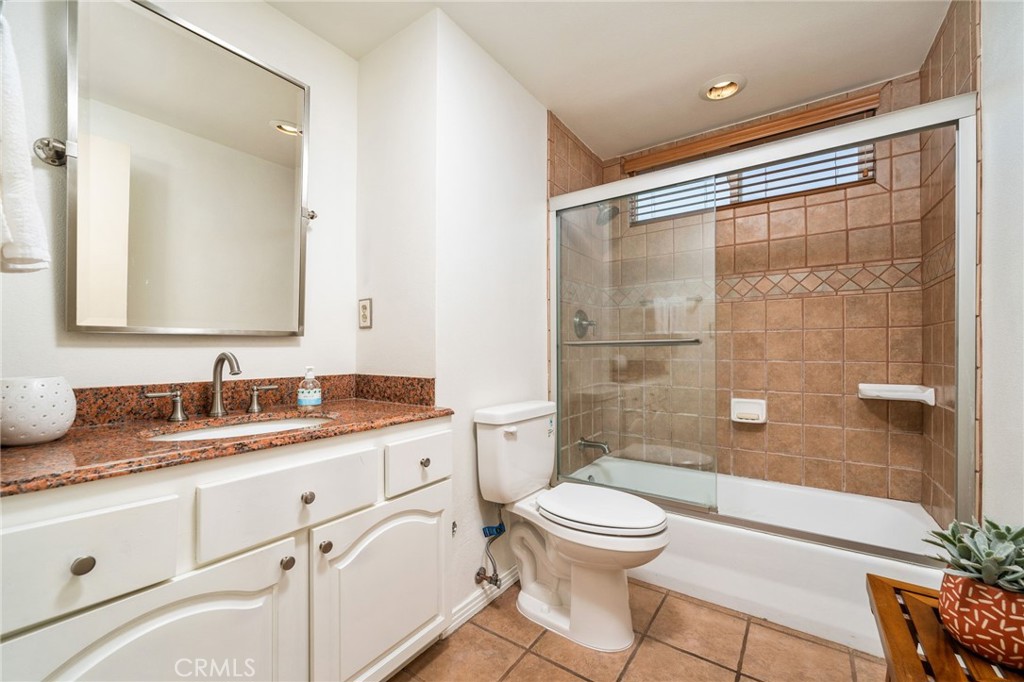 5005 N Rimhurst Avenue